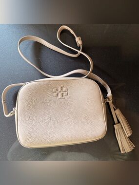 Tory Burch Pebbled Leather Crossbody camera bag in Light Taupe